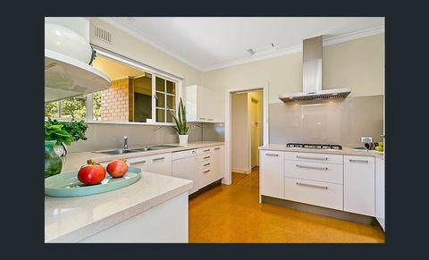 Stunning House With Beautiful Entertainment Area!! - Australian Directory 9