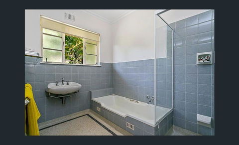 Stunning House With Beautiful Entertainment Area!! - Australian Directory 11