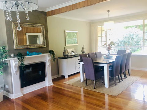 Stunning House With Beautiful Entertainment Area!! - Australian Directory 4