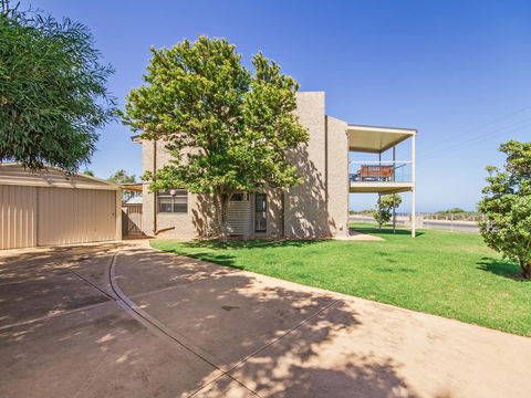 Pearl By The Sea - Australian Directory 12