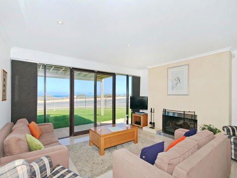 Pearl By The Sea - Australian Directory 4