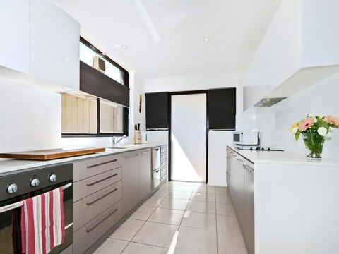 Pearl By The Sea - Australian Directory 3