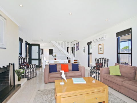 Pearl By The Sea - Australian Directory 5