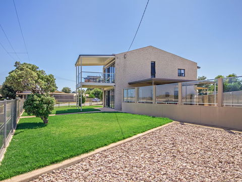 Pearl By The Sea - Australian Directory 13