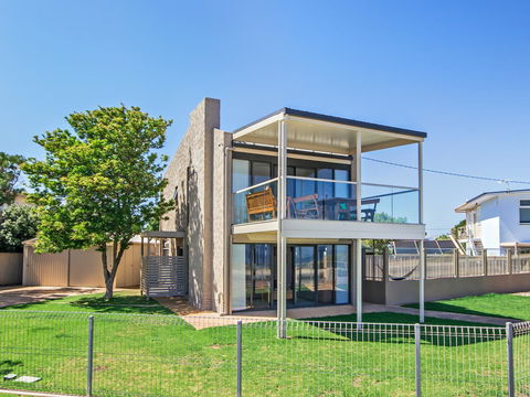 Pearl By The Sea - Australian Directory 1