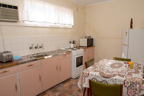 Kimba Units - Australian Directory 20