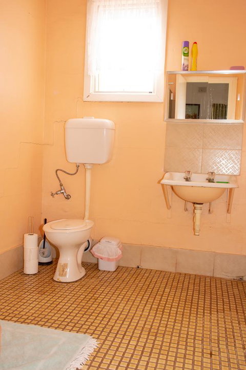 Kimba Units - Australian Directory 22