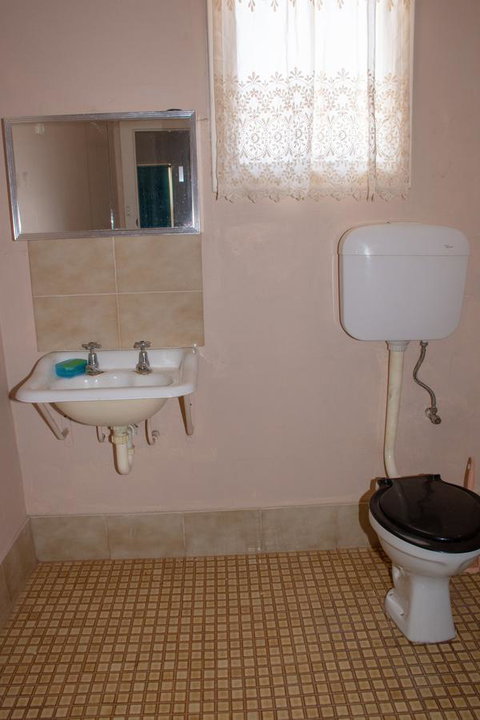 Kimba Units - Australian Directory 3