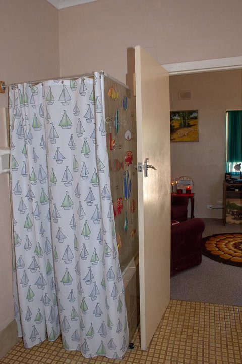 Kimba Units - Australian Directory 11