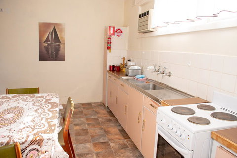 Kimba Units - Australian Directory 15