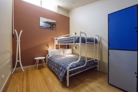 Port Lincoln YHA - Australian Directory 39