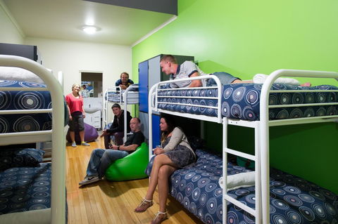 Port Lincoln YHA - Australian Directory 33