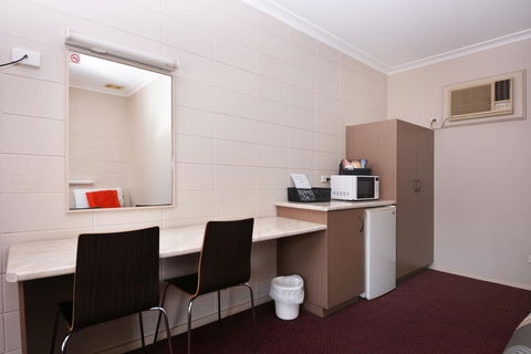 Motel Poinsettia - Australian Directory 6