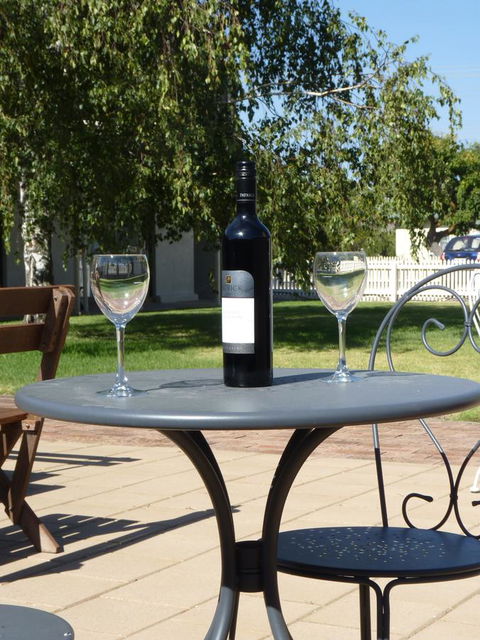 Coonawarra Motor Lodge - Australian Directory 4