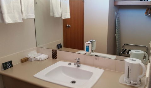 Coonawarra Motor Lodge - Australian Directory 15