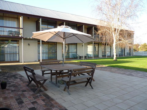 Coonawarra Motor Lodge - Australian Directory 3