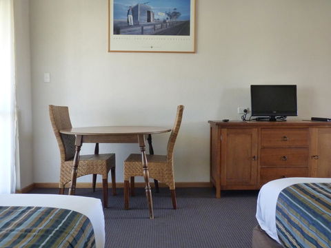 Coonawarra Motor Lodge - Australian Directory 9