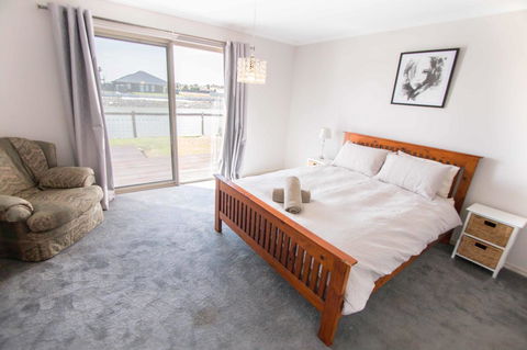 Waterfront On Jefferson, At Wellington Marina, SA - Australian Directory 9