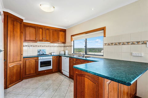 Rocks Retreat House With Sea Views - Australian Directory 10