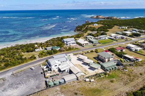 Rocks Retreat House With Sea Views - Australian Directory 17