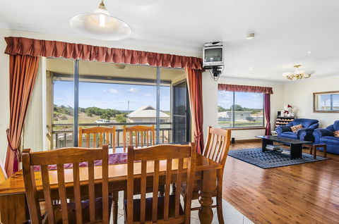 Rocks Retreat House With Sea Views - Australian Directory 14