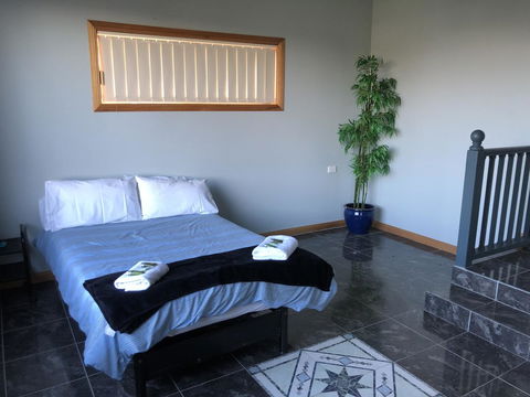 Rocks Retreat House With Sea Views - Australian Directory 4
