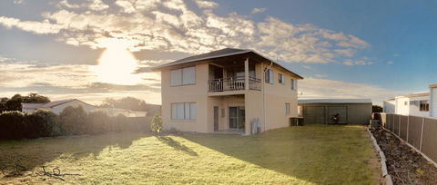 Rocks Retreat House With Sea Views - Australian Directory 5