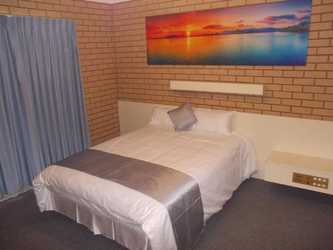 Carnarvon Motel WA - Australian Directory 33