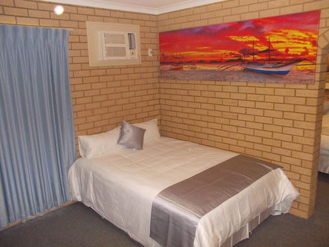 Carnarvon Motel WA - Australian Directory 35