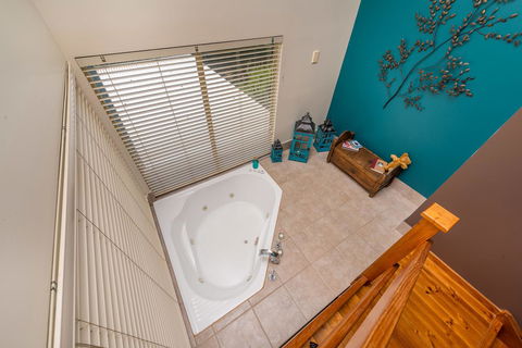 Chimes Spa Retreat - Australian Directory 11
