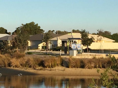 Lakeside Views - Australian Directory 14