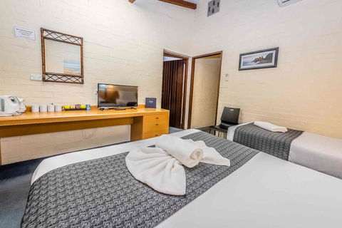 Wintersun Hotel - Australian Directory 11