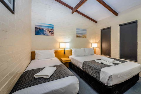 Wintersun Hotel - Australian Directory 13
