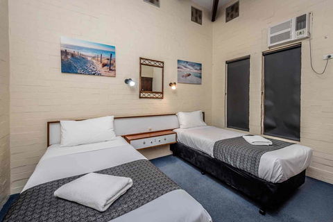Wintersun Hotel - Australian Directory 14