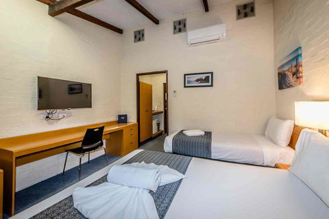 Wintersun Hotel - Australian Directory 7