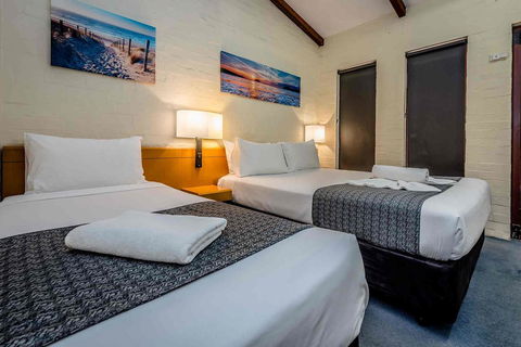 Wintersun Hotel - Australian Directory 21