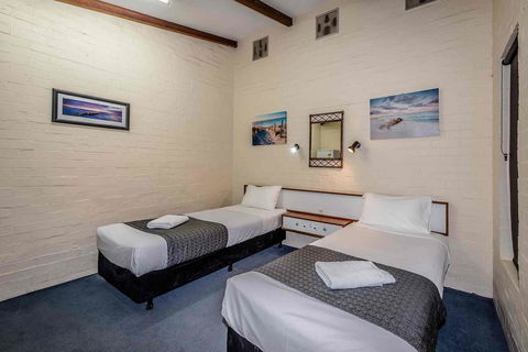 Wintersun Hotel - Australian Directory 16