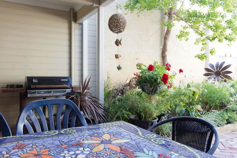 Fremantle Local Beach Studio - Australian Directory 9