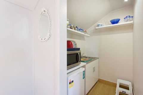 Fremantle Local Beach Studio - Australian Directory 18