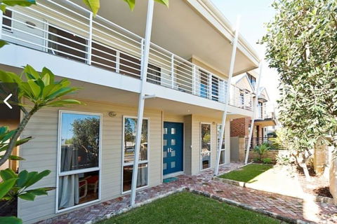 Fremantle Local Beach Studio - Australian Directory 20