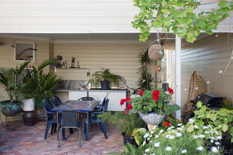Fremantle Local Beach Studio - Australian Directory 11