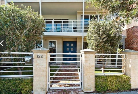 Fremantle Local Beach Studio - Australian Directory 1