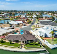 LA ANCHOR ON THE CANALS MANDURAH - Australian Directory
