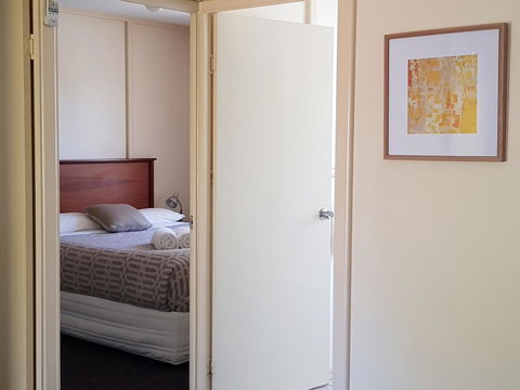 Park Avenue Holiday Units - Australian Directory 18
