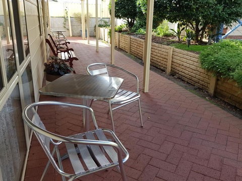 Park Avenue Holiday Units - Australian Directory 22