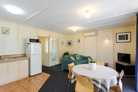 Park Avenue Holiday Units - Australian Directory 16