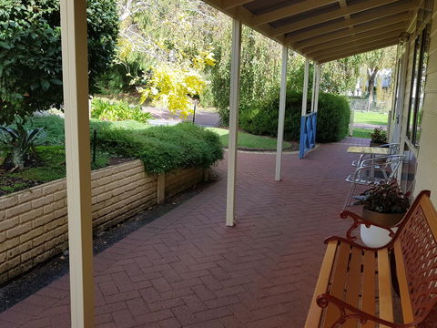 Park Avenue Holiday Units - Australian Directory 23
