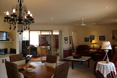 Crossland House - Australian Directory 18