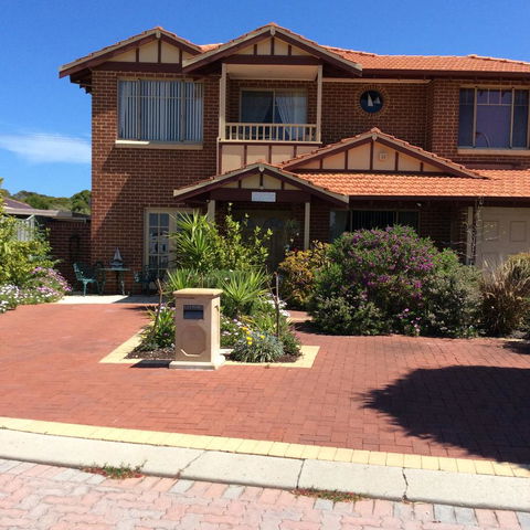 Crossland House - Australian Directory 10