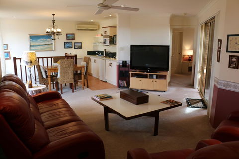 Crossland House - Australian Directory 19